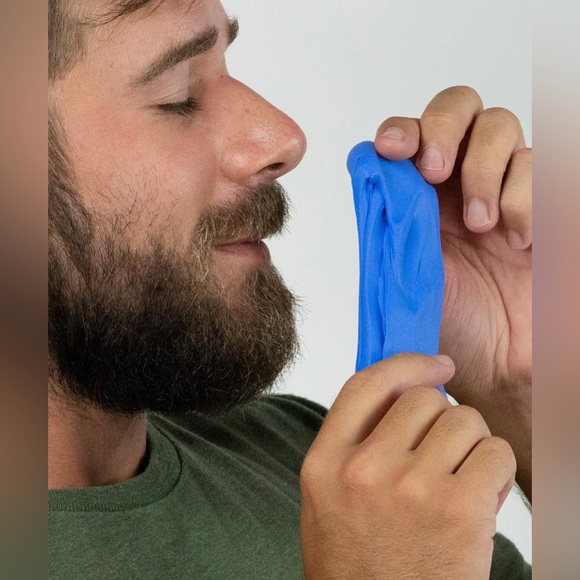 Crazy Aaron’s Scentsory Berry Scent Scented Thinking Putty Jam Session 2.75” Tin - Picture 3 of 16